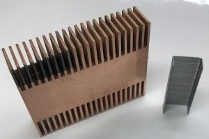 ワイヤーカット放電加工による電極